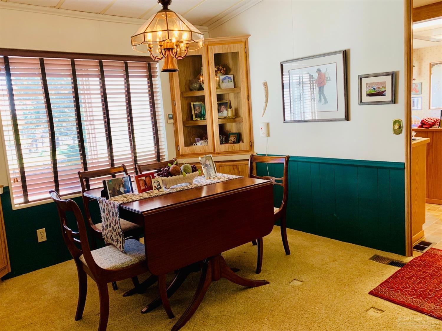 6565 Southeast Canyon Road Prineville, OR 97754 - Photo 10 of 25 Dining room