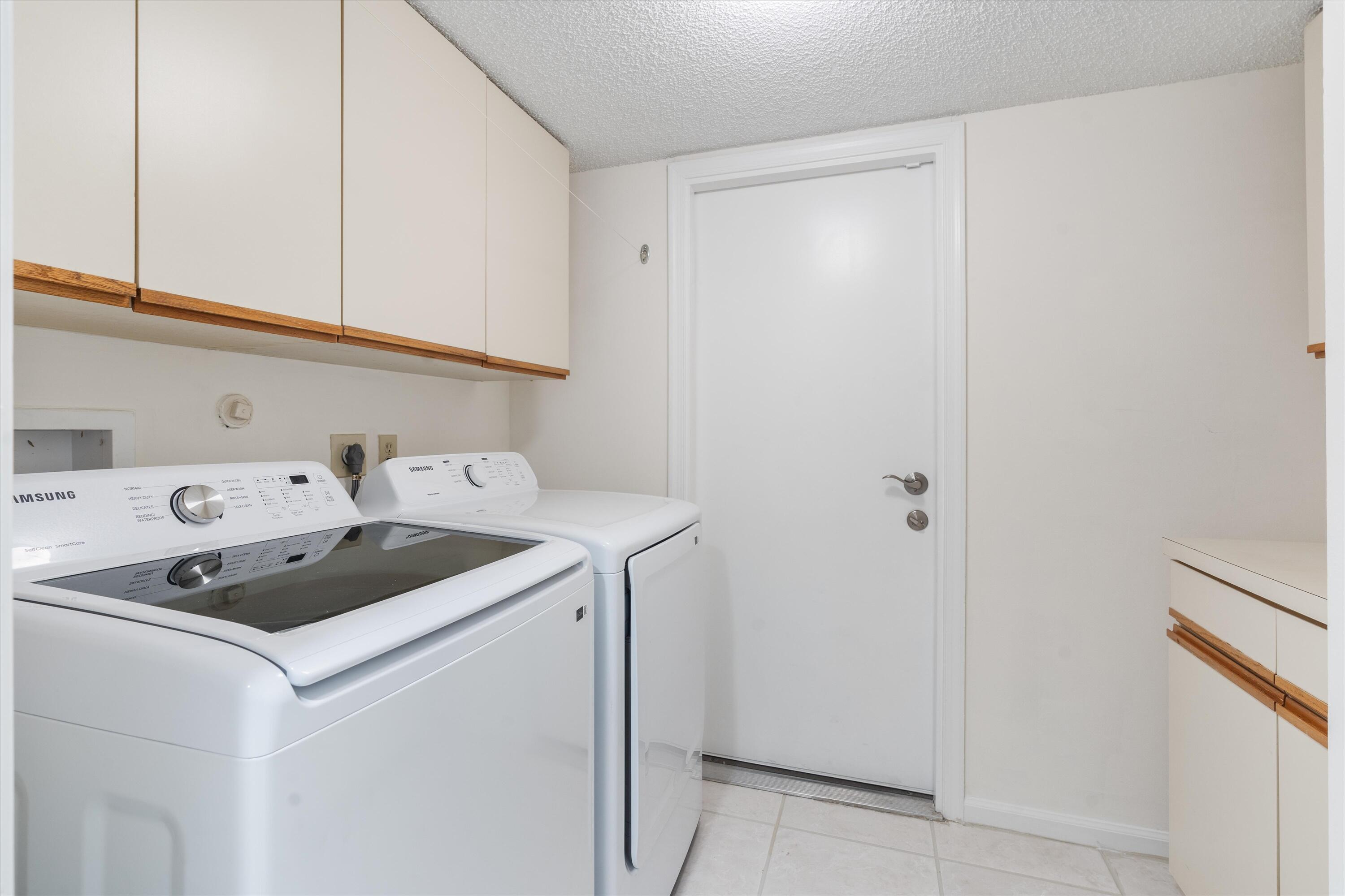 5620 Coach House Circle, Unit D Boca Raton, FL 33486 - Photo 23 of 27 Laundry Room