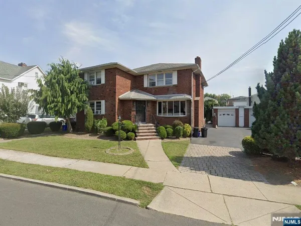 $2,400 | 244 Summit Avenue, Unit 2, Lyndhurst, NJ 07071