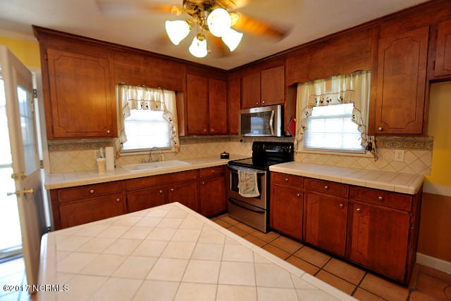 1136 Brake Loop Road Rocky Mount, NC 27801 - Photo 13 of 22 kitchen