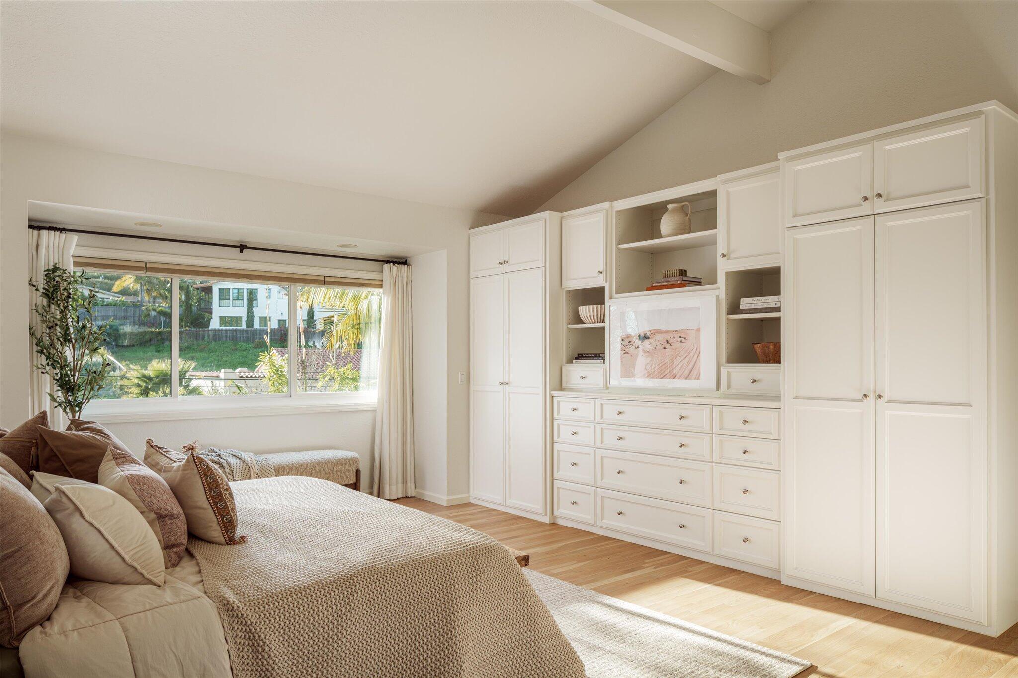 422 Alan Road Santa Barbara, CA 93109 - Photo 27 of 38 Primary - built-ins