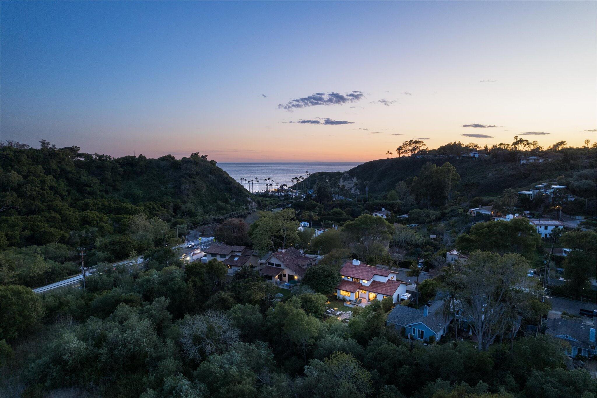 422 Alan Road Santa Barbara, CA 93109 - Photo 4 of 38 a view of a city
