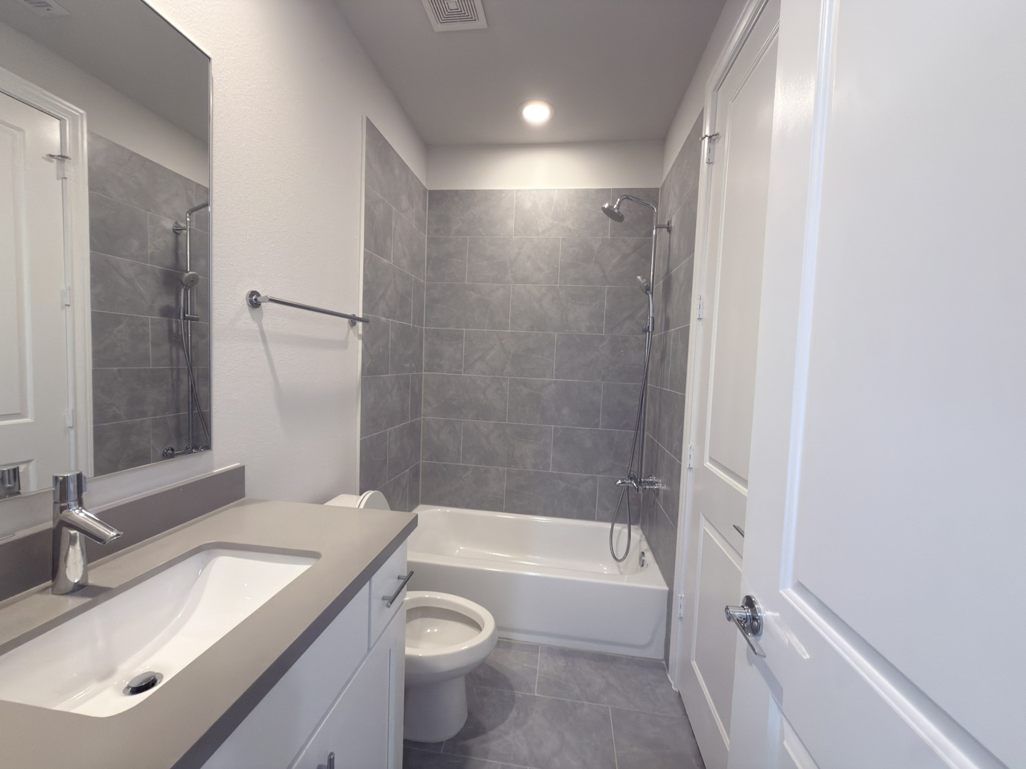 815 Bringhurst Street Houston, TX 77020 - Photo 6 of 19 FIRST FLOOR RESTROOM