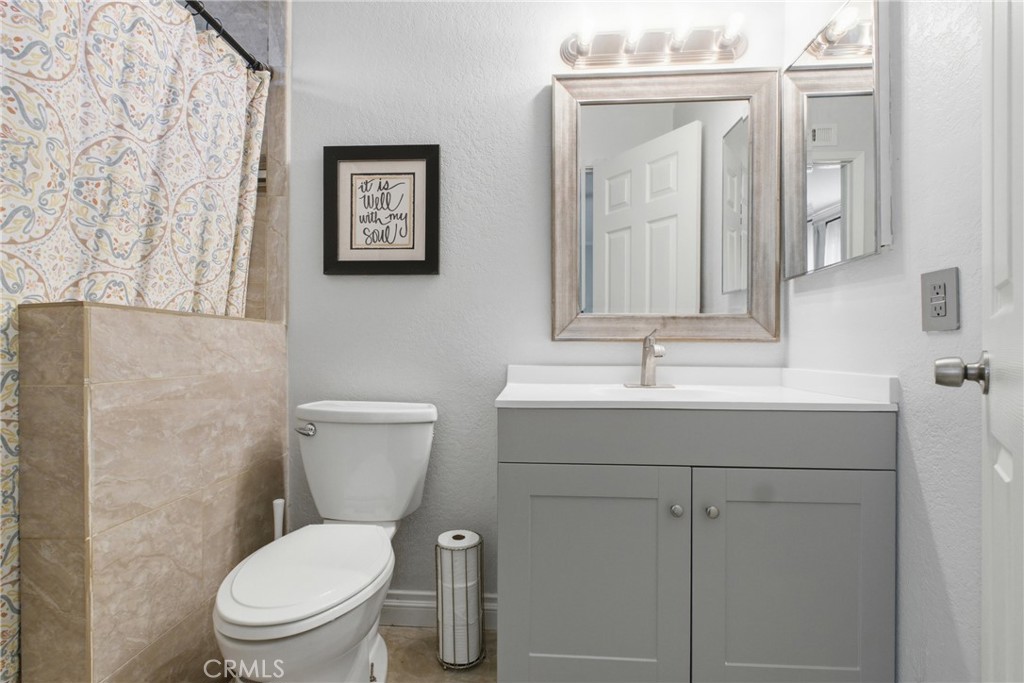 11156 Davenport Place Riverside, CA 92505 - Photo 15 of 24 Primary Bathroom