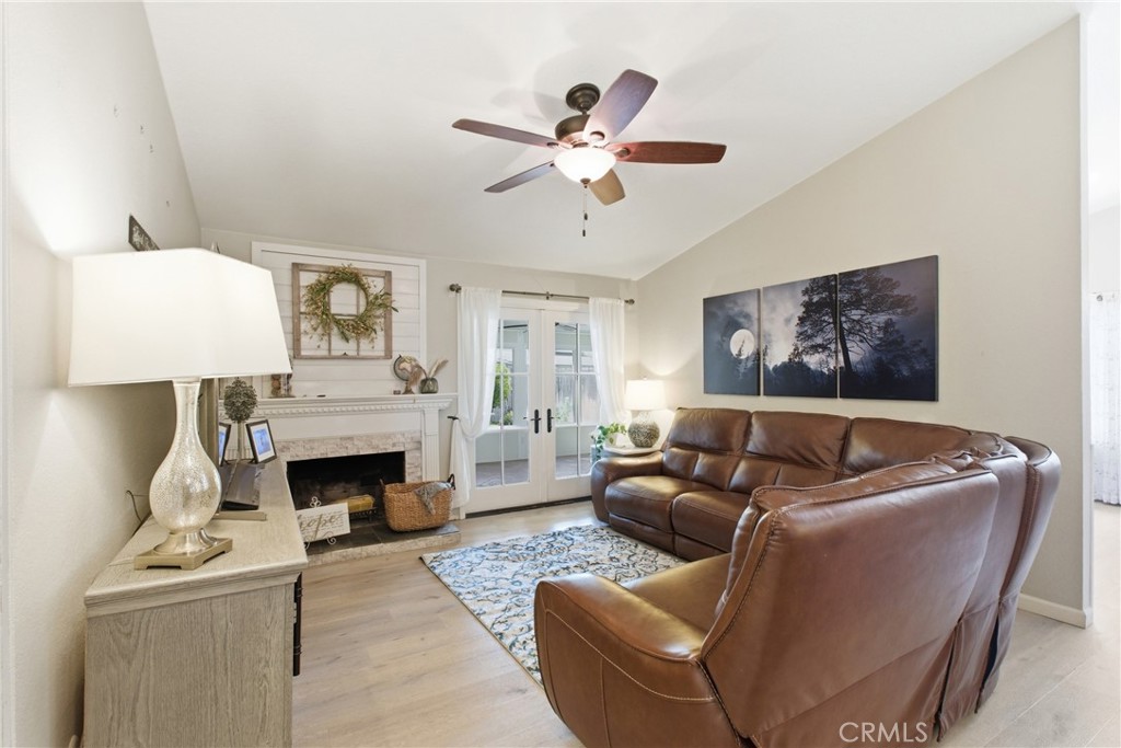 11156 Davenport Place Riverside, CA 92505 - Photo 5 of 24 Living Room