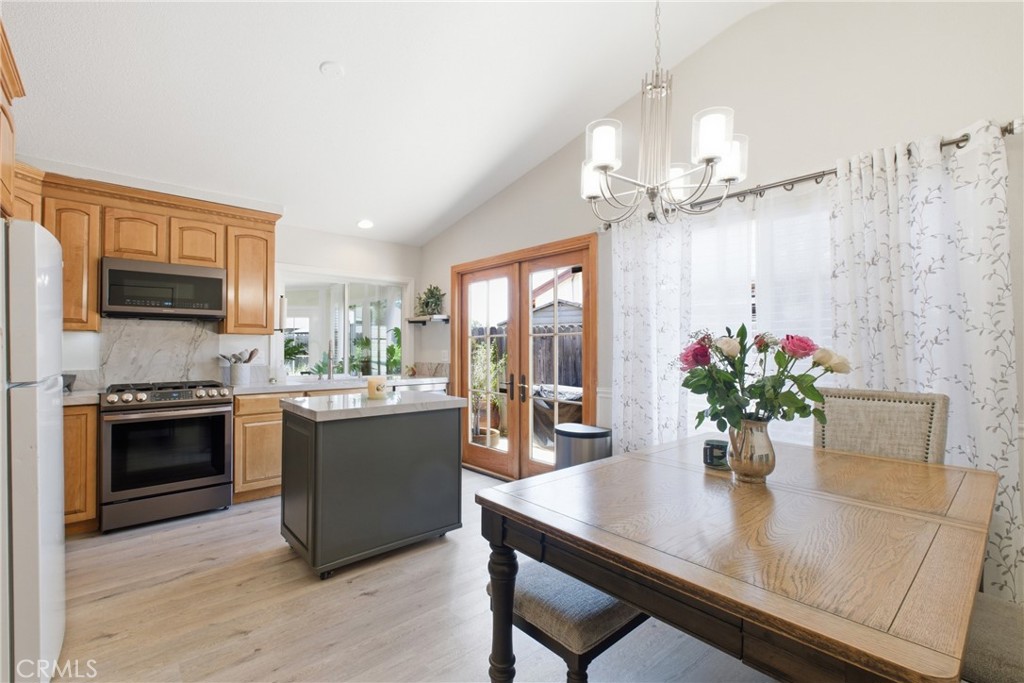 11156 Davenport Place Riverside, CA 92505 - Photo 7 of 24 Kitchen and Dining Area