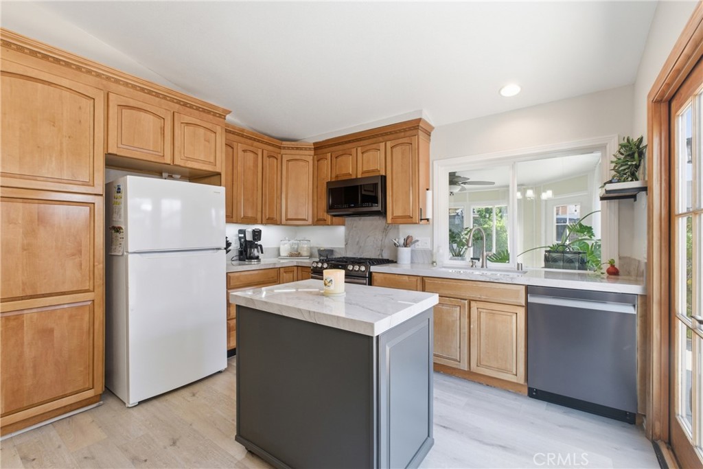 11156 Davenport Place Riverside, CA 92505 - Photo 8 of 24 Kitchen