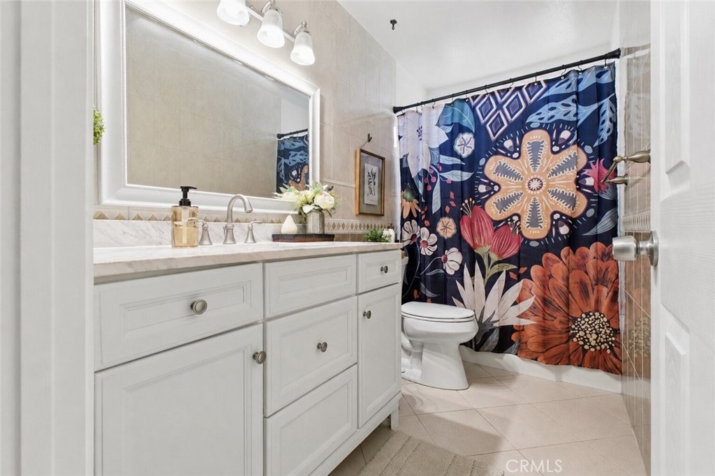 11156 Davenport Place Riverside, CA 92505 - Photo 10 of 24 Bathroom 1