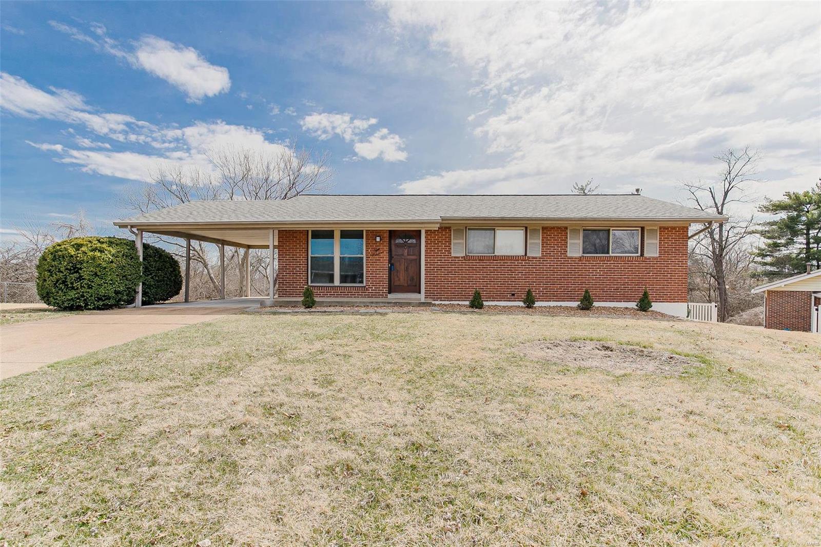 800 Rinzetta Drive St. Louis, MO 63129 - Photo 1 of 32 Gallery Image 1
