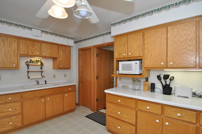 3248 South 7th Street Milwaukee, WI 53215 - Photo 5 of 13 Lower Level Kitchen2