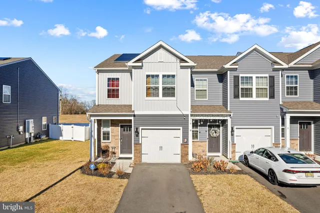 $420,000 | 12 Peregrine Way, Burlington, NJ 08016
