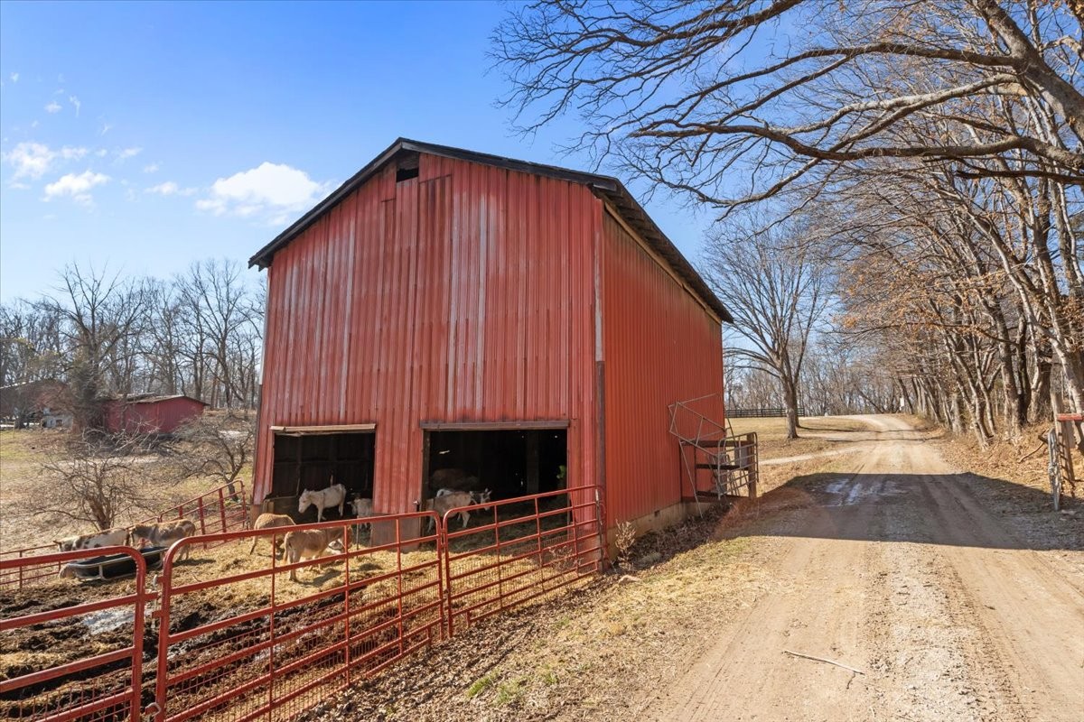 1429 Hunley Branch Road Charlotte, TN 37036 - Photo 32 of 51