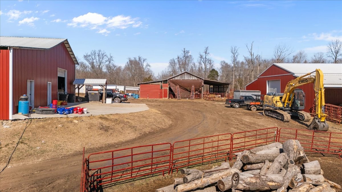 1429 Hunley Branch Road Charlotte, TN 37036 - Photo 5 of 51