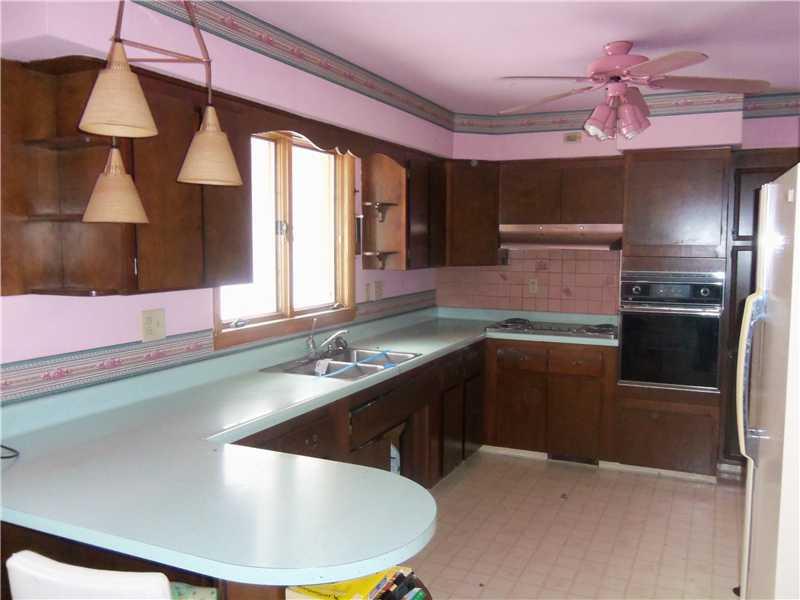 206 Oliver Butler, PA 16002 - Photo 4 of 14 Kitchen.