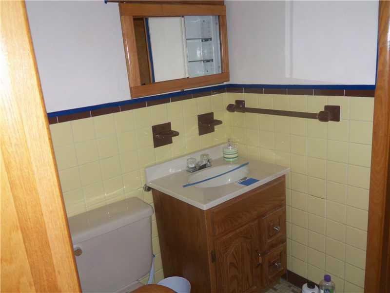 206 Oliver Butler, PA 16002 - Photo 10 of 14 Other. bath