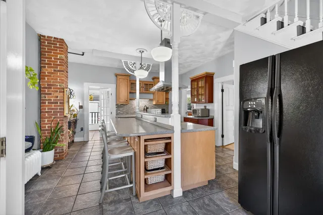 $799,900 | 84 East Broadway, Derry, NH 03038