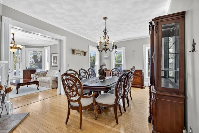 $799,900 | 84 East Broadway, Derry, NH 03038