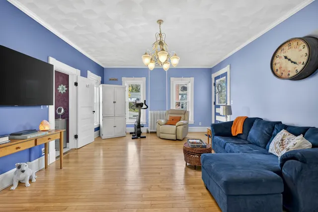 $799,900 | 84 East Broadway, Derry, NH 03038