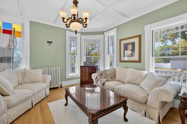 $799,900 | 84 East Broadway, Derry, NH 03038