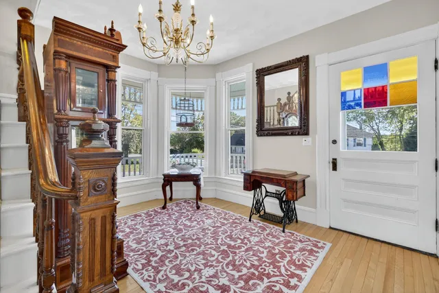 $799,900 | 84 East Broadway, Derry, NH 03038