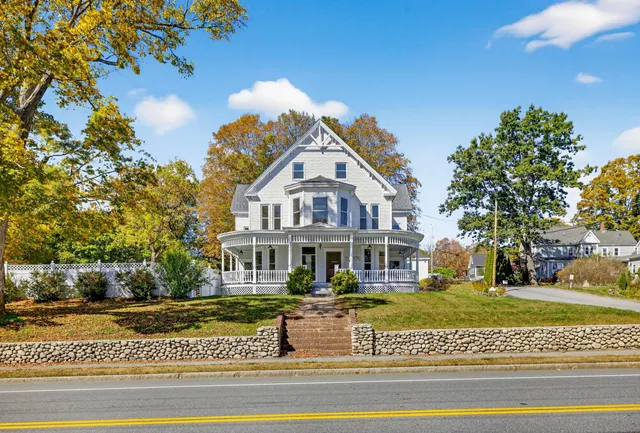 $799,900 | 84 East Broadway, Derry, NH 03038