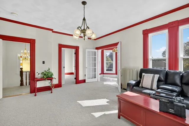 $799,900 | 84 East Broadway, Derry, NH 03038