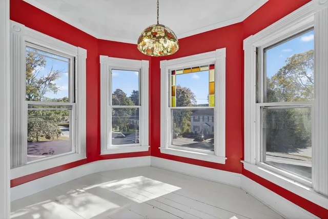 $799,900 | 84 East Broadway, Derry, NH 03038