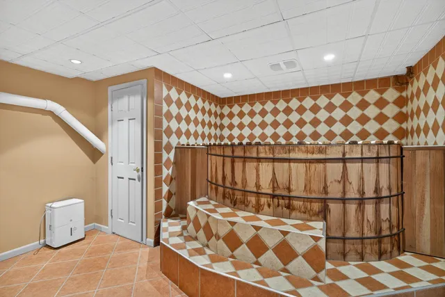 $799,900 | 84 East Broadway, Derry, NH 03038