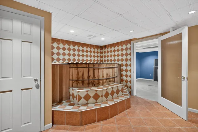 $799,900 | 84 East Broadway, Derry, NH 03038