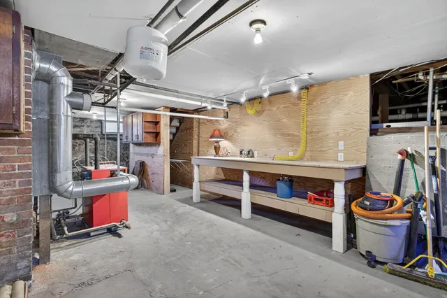 $799,900 | 84 East Broadway, Derry, NH 03038