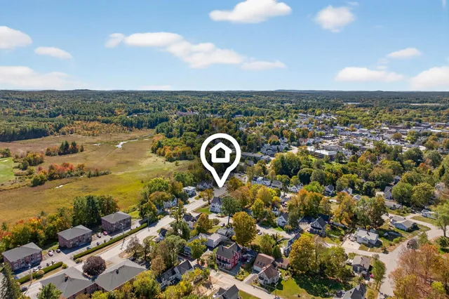 $799,900 | 84 East Broadway, Derry, NH 03038