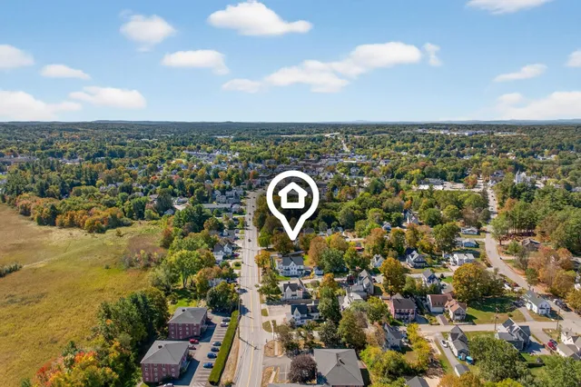 $799,900 | 84 East Broadway, Derry, NH 03038