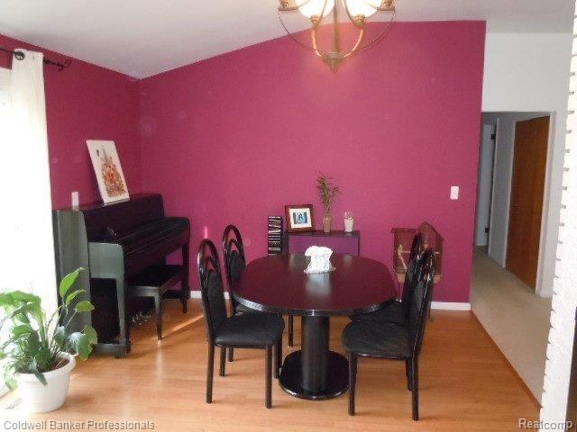 902 Castlebar Drive Rochester, MI 48309 - Photo 9 of 25 EAT IN KITCHEN.JPG