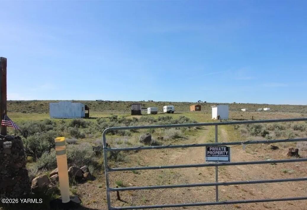 102 Hackney Court Ephrata, WA 98823 - Photo 12 of 16 a view of a building