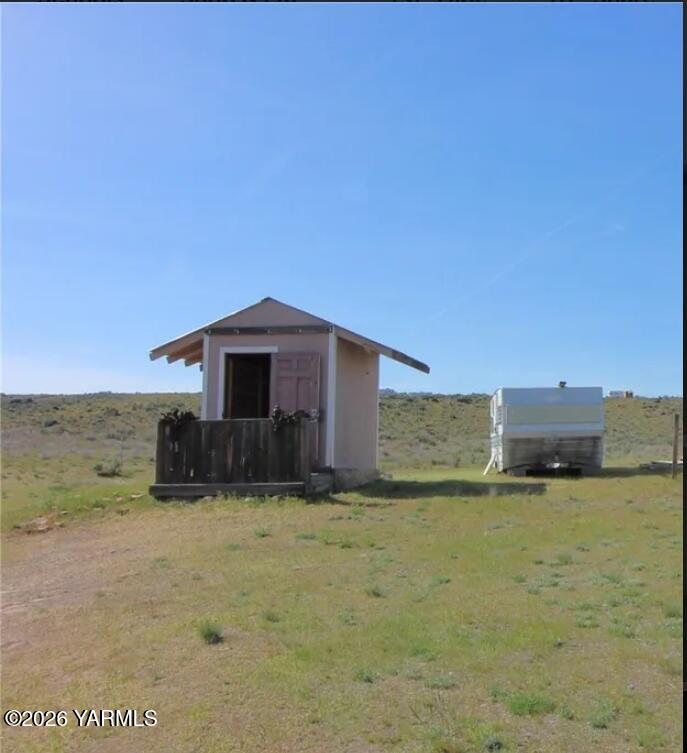 102 Hackney Court Ephrata, WA 98823 - Photo 13 of 16 a view of a terrace with a garden
