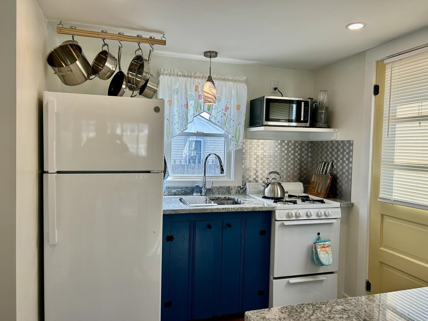23 Diane Lane Hampton, NH 03842 - Photo 11 of 35
