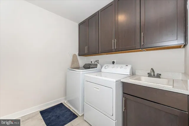 a view of a tennis court