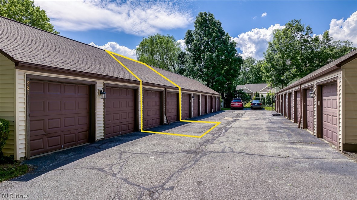 988 Som Center Road, Unit E2 Cleveland, OH 44143 - Photo 45 of 49
