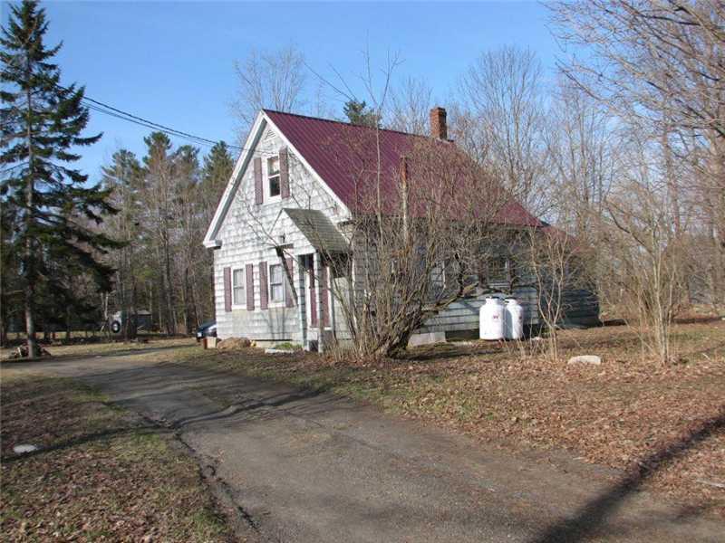 37 Middle Road Oakland, ME 04963 - Photo 4 of 14 Exterior Front.