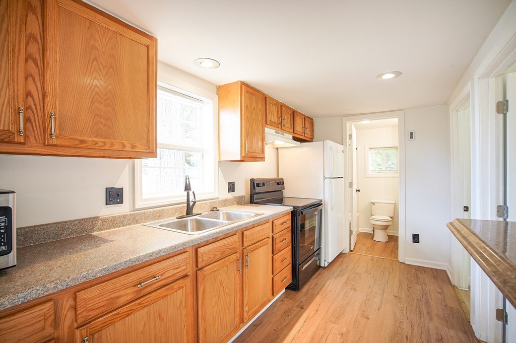 215 Eddy Street Springfield, MA 01104 - Photo 4 of 15