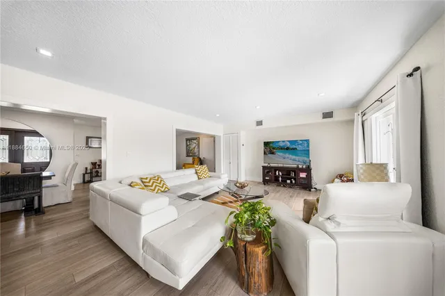 $1,100,000 | 17931 Northwest 85th Avenue, Hialeah, FL 33015