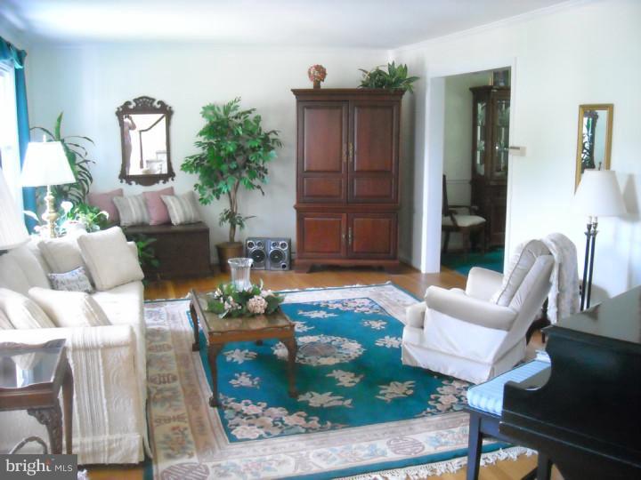 13 Edgemont Road Newark, DE 19711 - Photo 2 of 25 Great Room