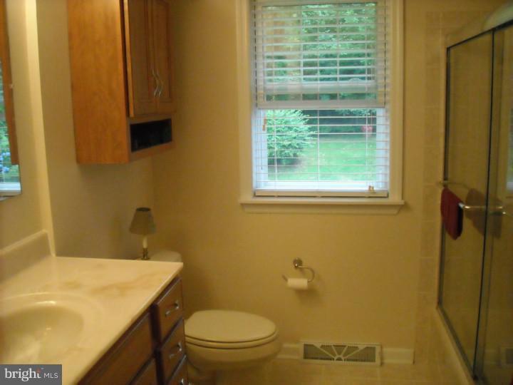13 Edgemont Road Newark, DE 19711 - Photo 22 of 25 Bathroom