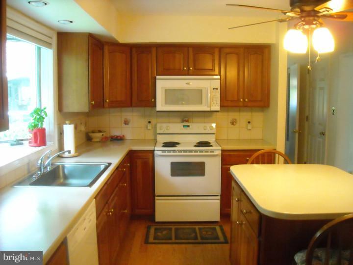 13 Edgemont Road Newark, DE 19711 - Photo 4 of 25 Kitchen