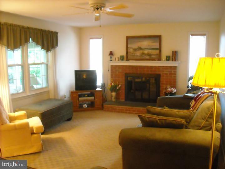 13 Edgemont Road Newark, DE 19711 - Photo 5 of 25 Family Room