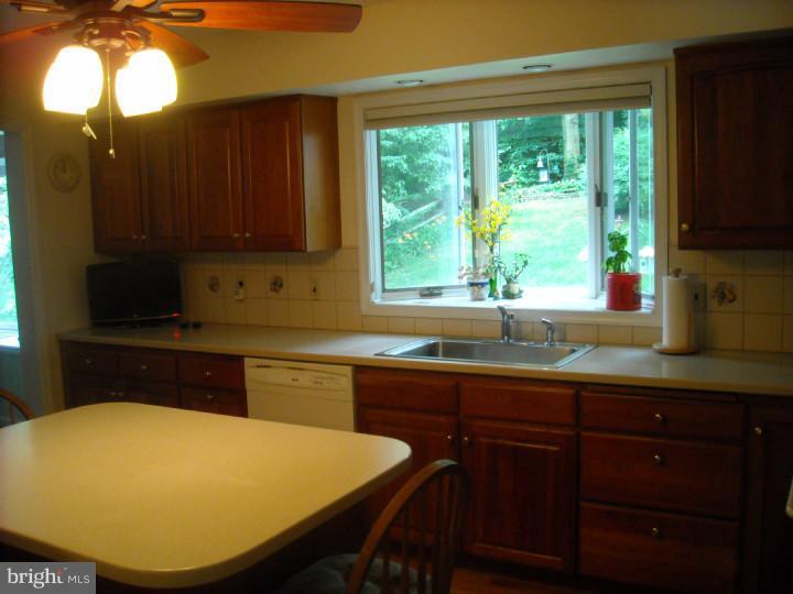 13 Edgemont Road Newark, DE 19711 - Photo 9 of 25 Kitchen