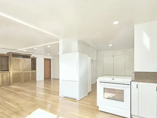 a view of a storage & utility room with washer and dryer