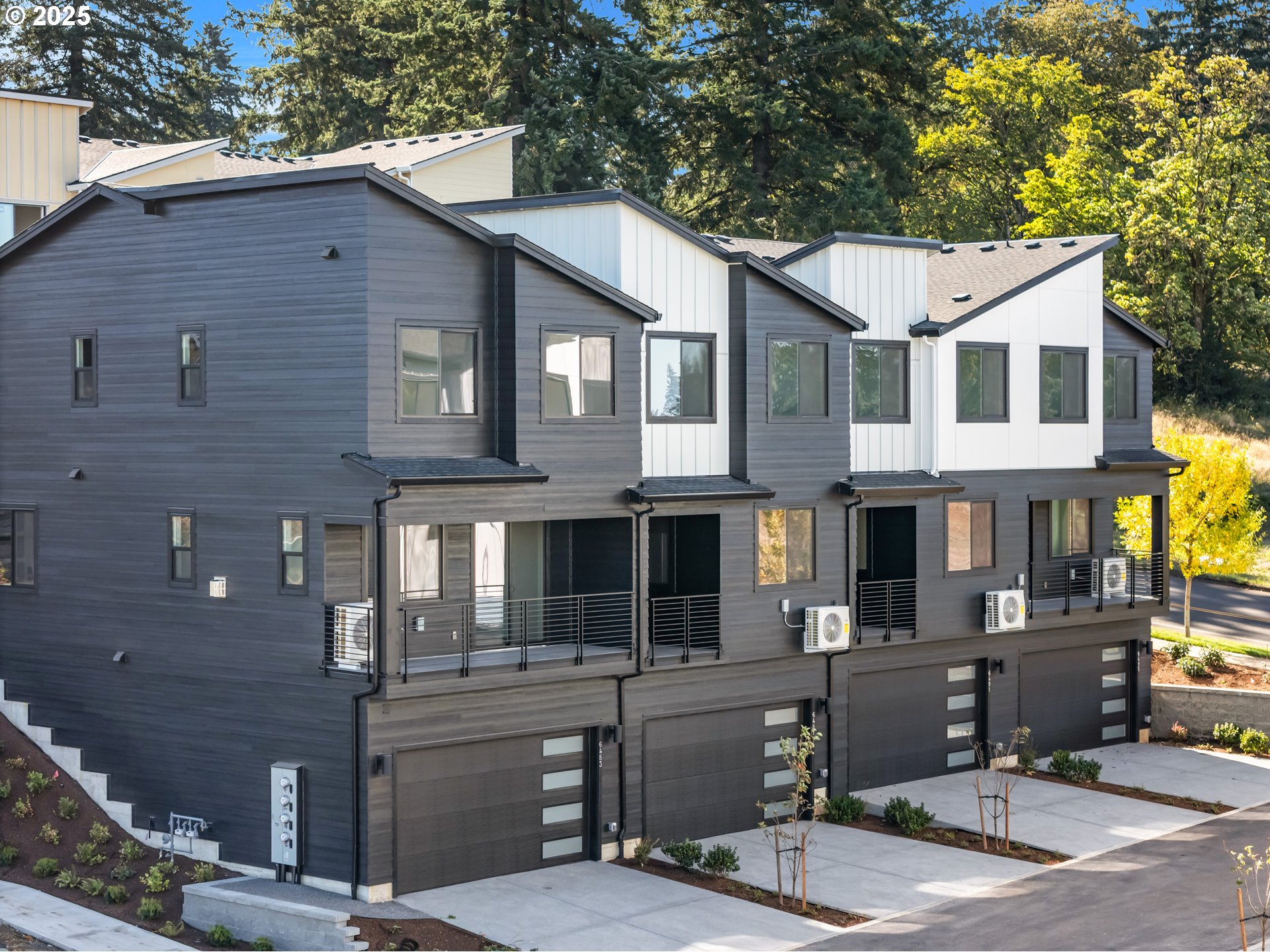 6483 Northwest Olympic Lane, Unit L28 Camas, WA 98607 - Photo 36 of 42 a view of a white building among the street with palm trees
