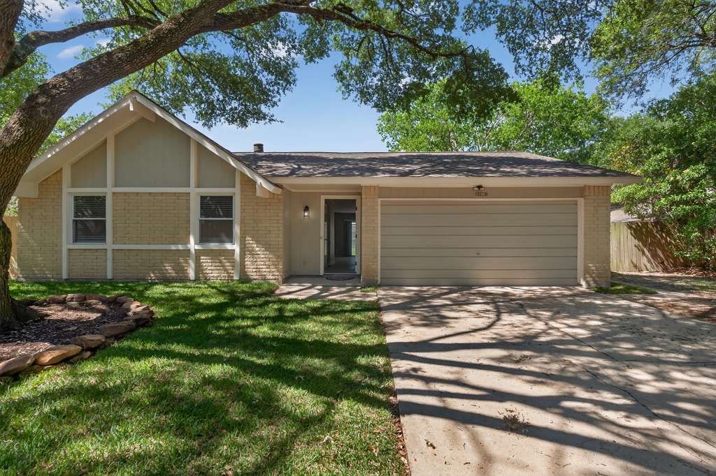 18007 Navajo Trail Drive Spring, TX 77388 - Photo 2 of 22