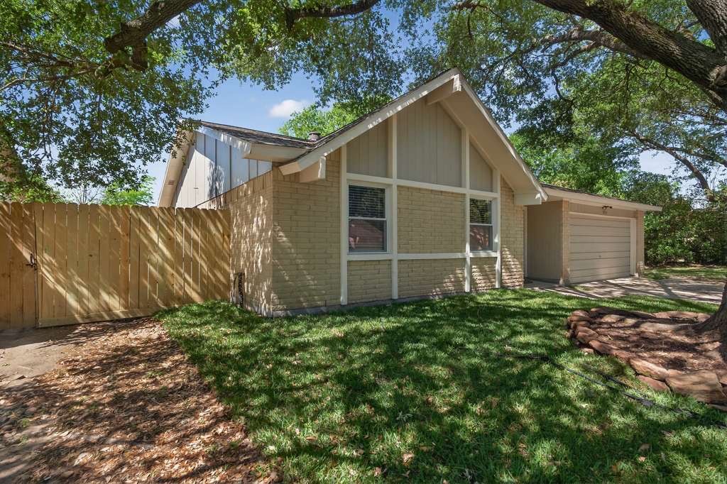 18007 Navajo Trail Drive Spring, TX 77388 - Photo 3 of 22